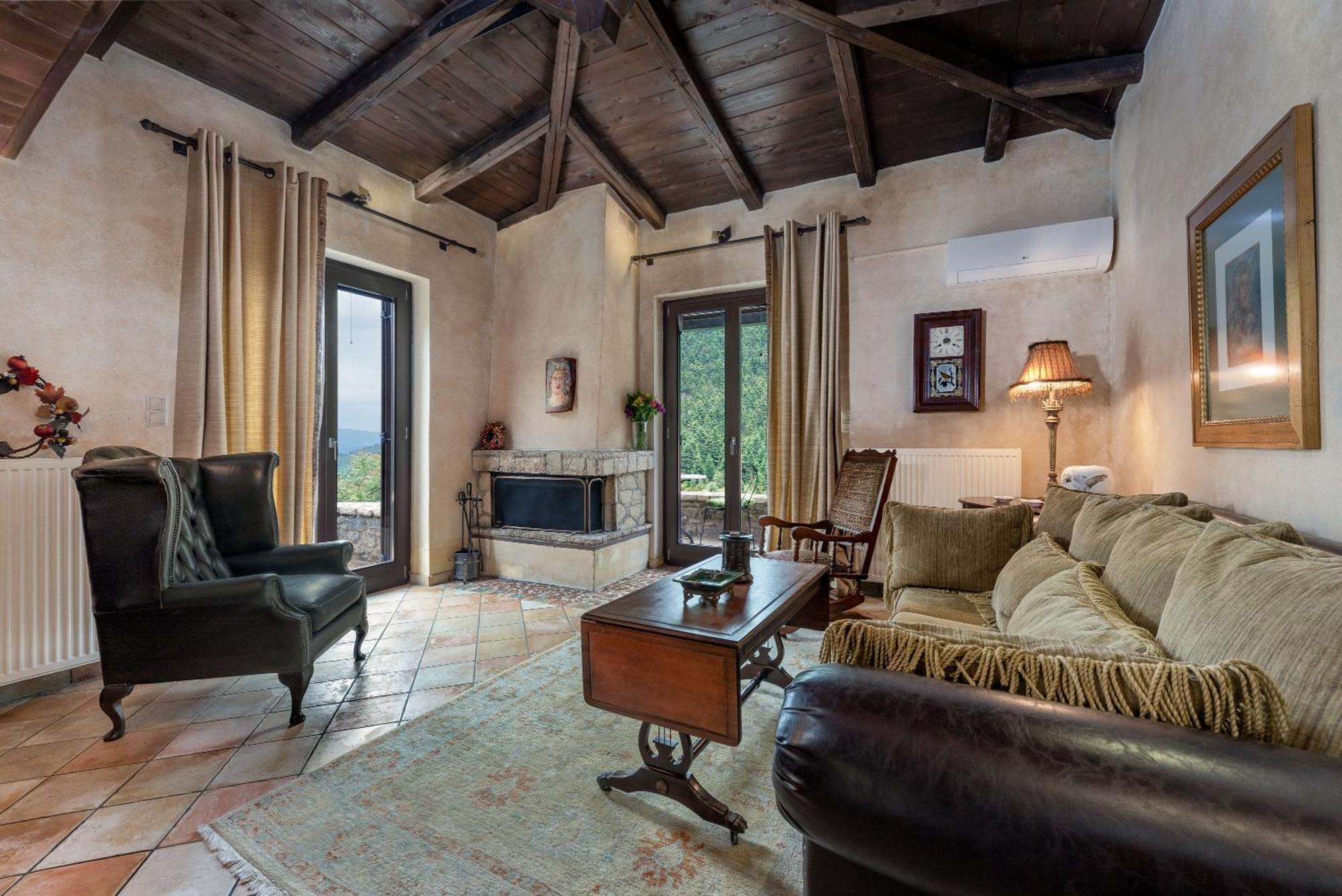 Ostra Menalon Luxury Suites Kardharás Chambre photo