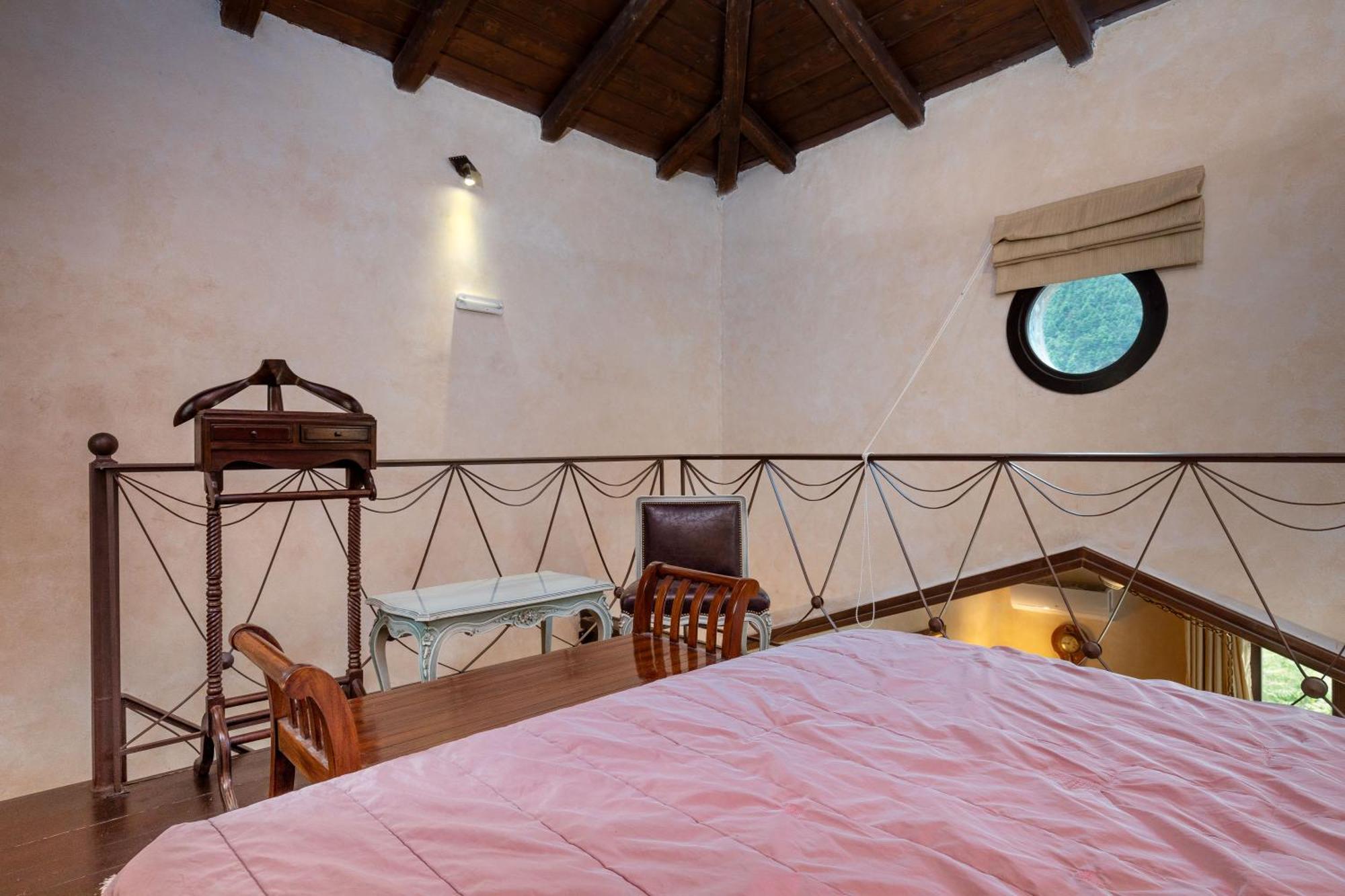 Ostra Menalon Luxury Suites Kardharás Chambre photo