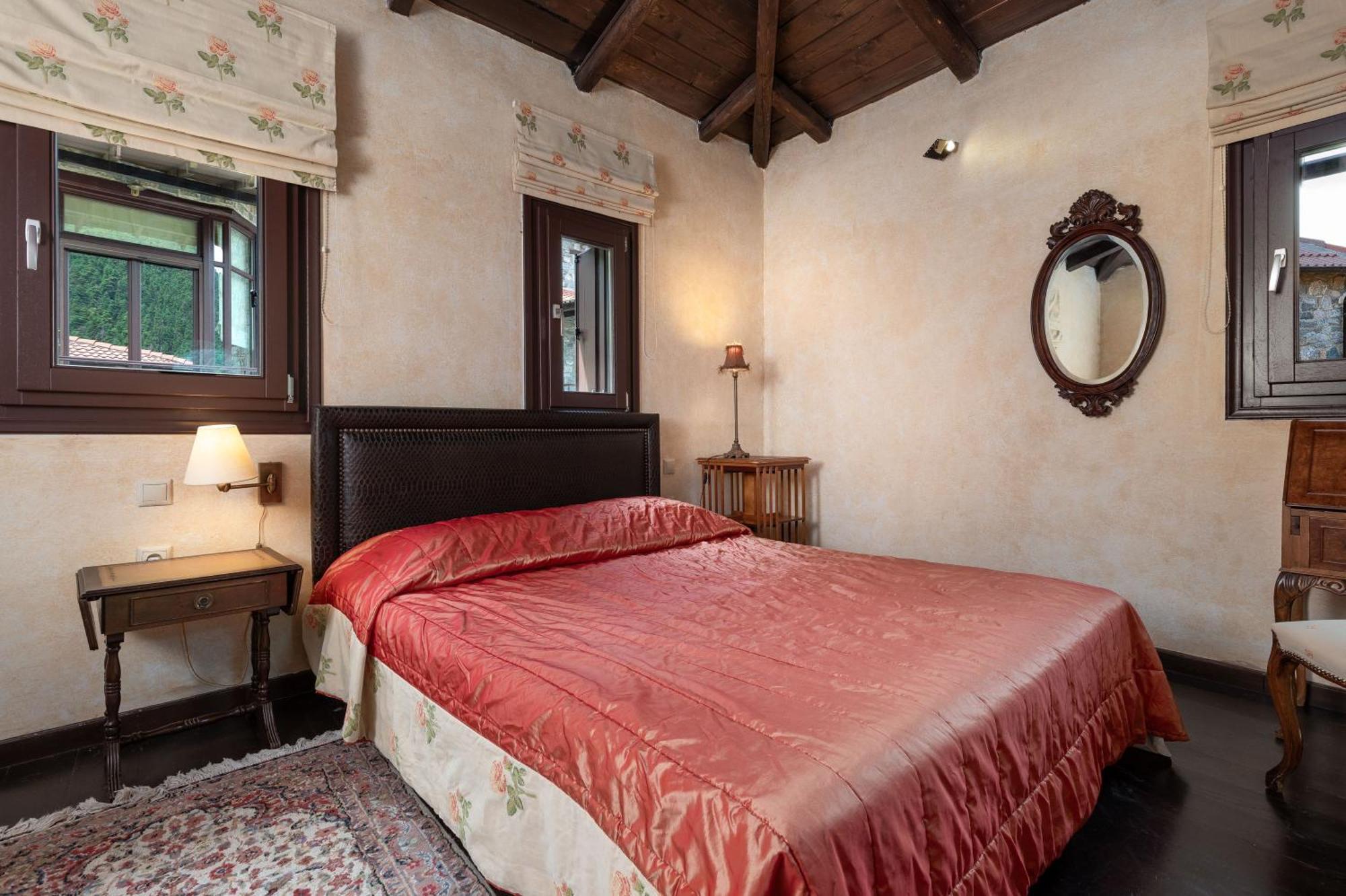 Ostra Menalon Luxury Suites Kardharás Chambre photo