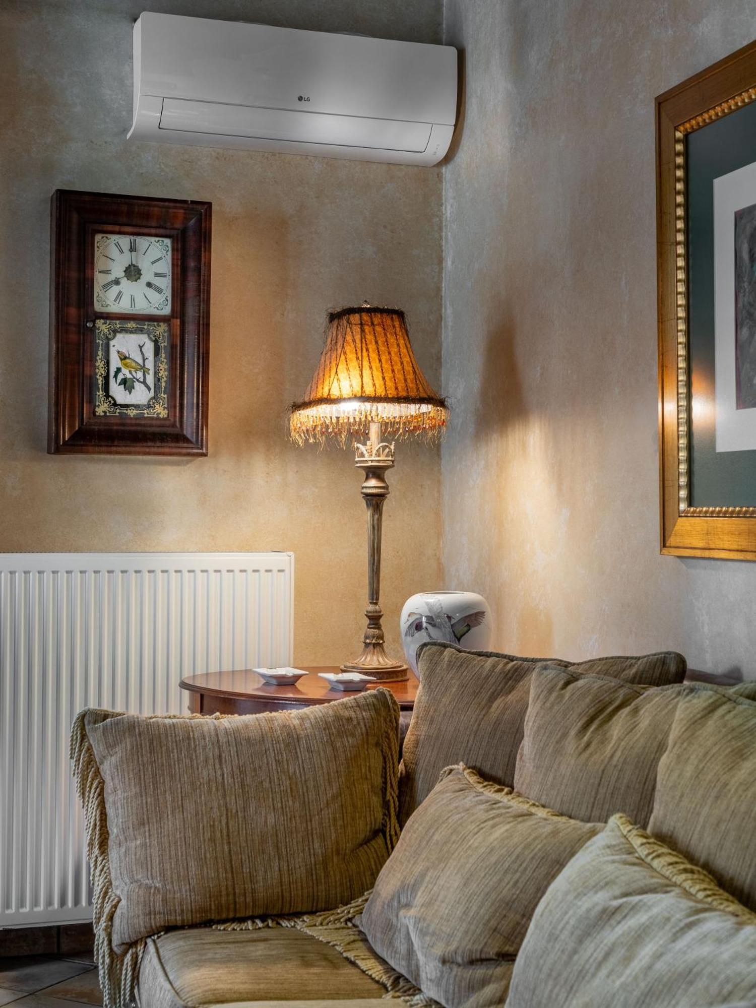 Ostra Menalon Luxury Suites Kardharás Chambre photo