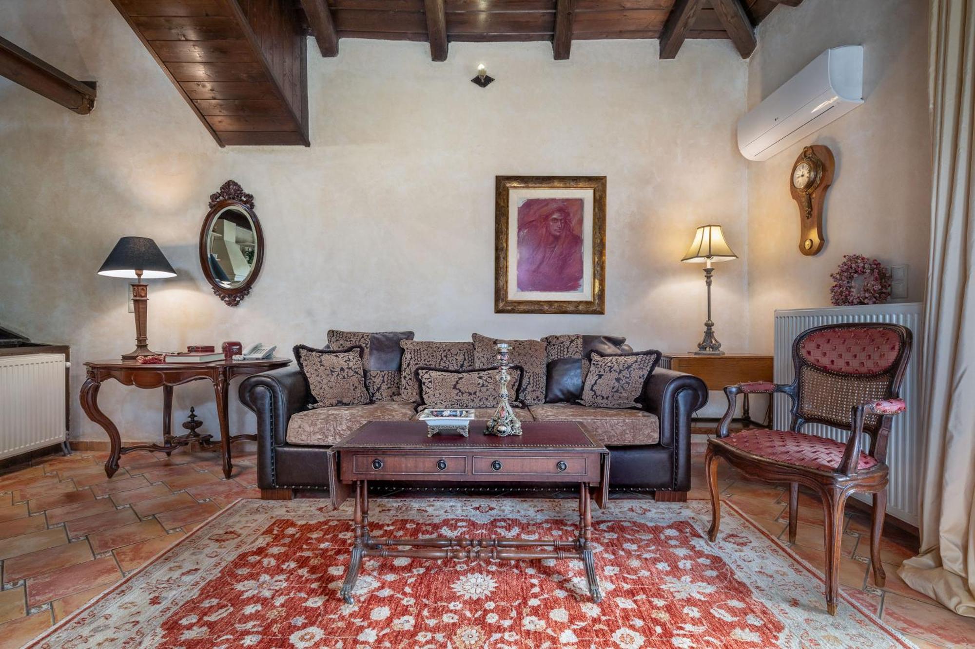 Ostra Menalon Luxury Suites Kardharás Chambre photo