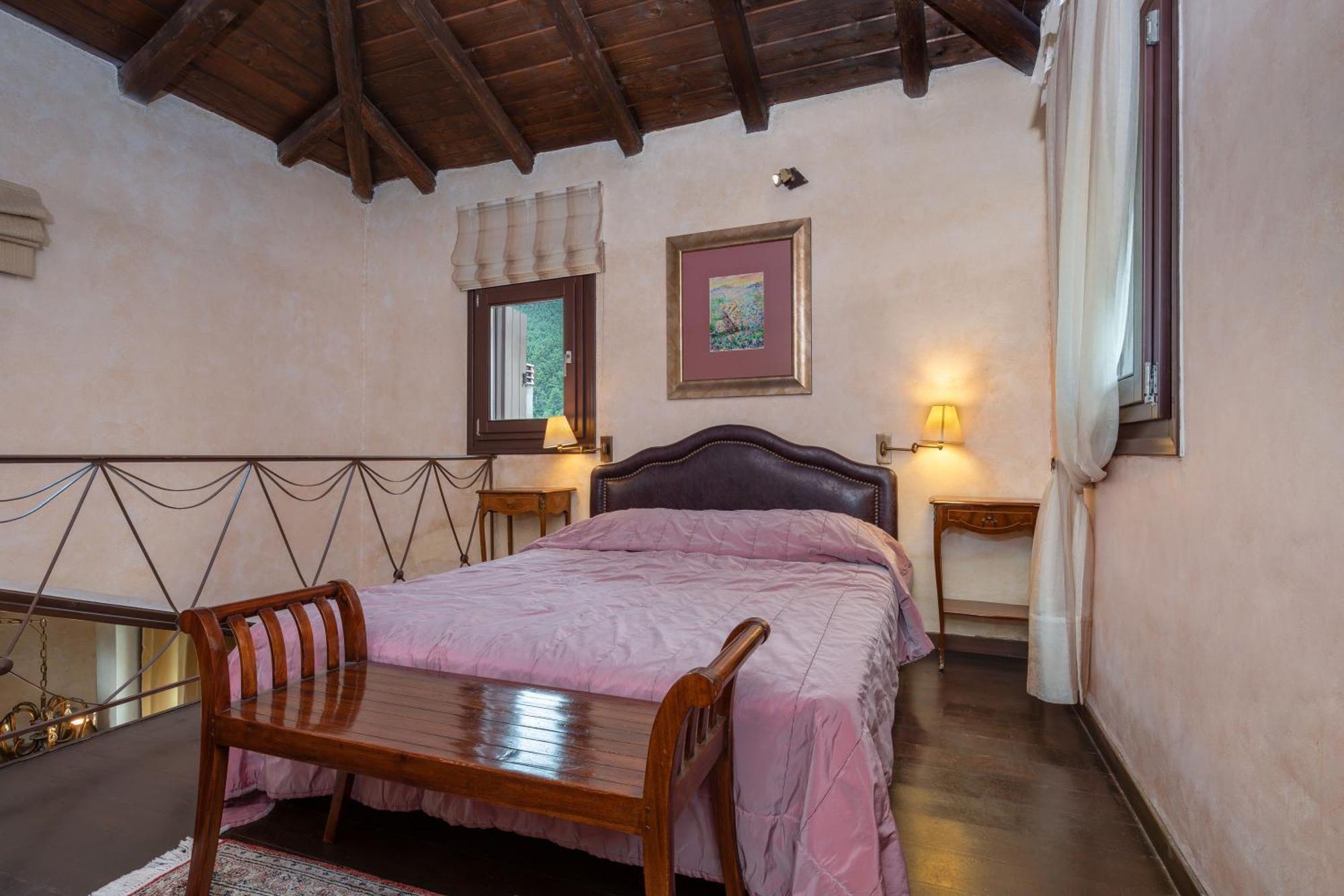 Ostra Menalon Luxury Suites Kardharás Chambre photo