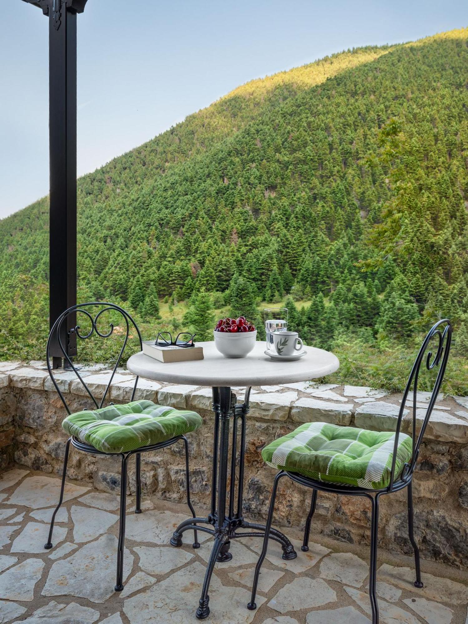 Ostra Menalon Luxury Suites Kardharás Chambre photo