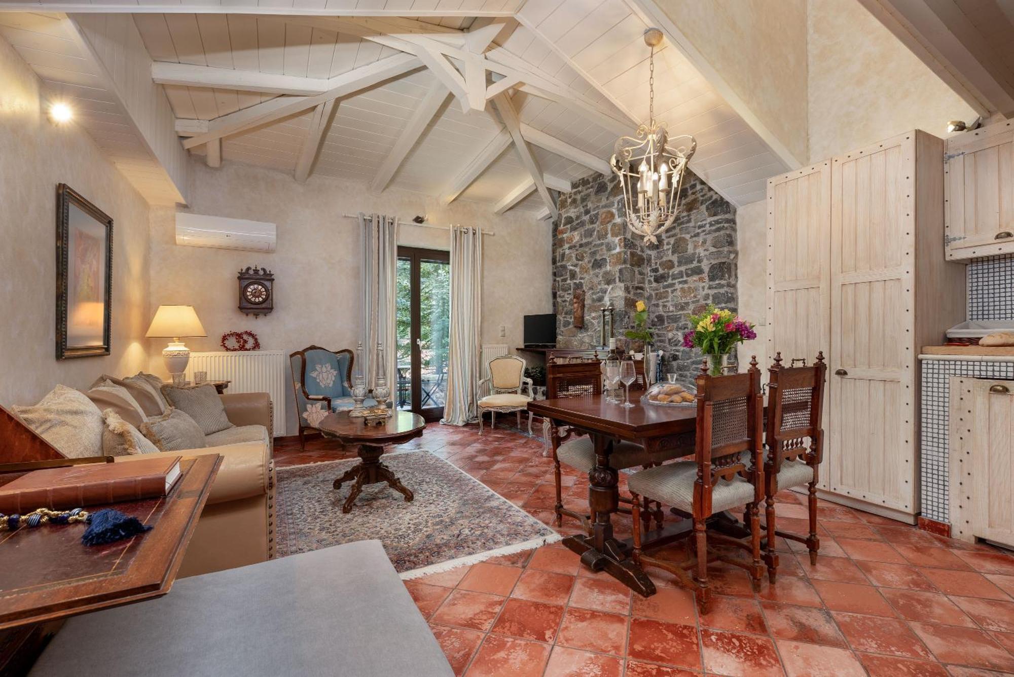 Ostra Menalon Luxury Suites Kardharás Chambre photo
