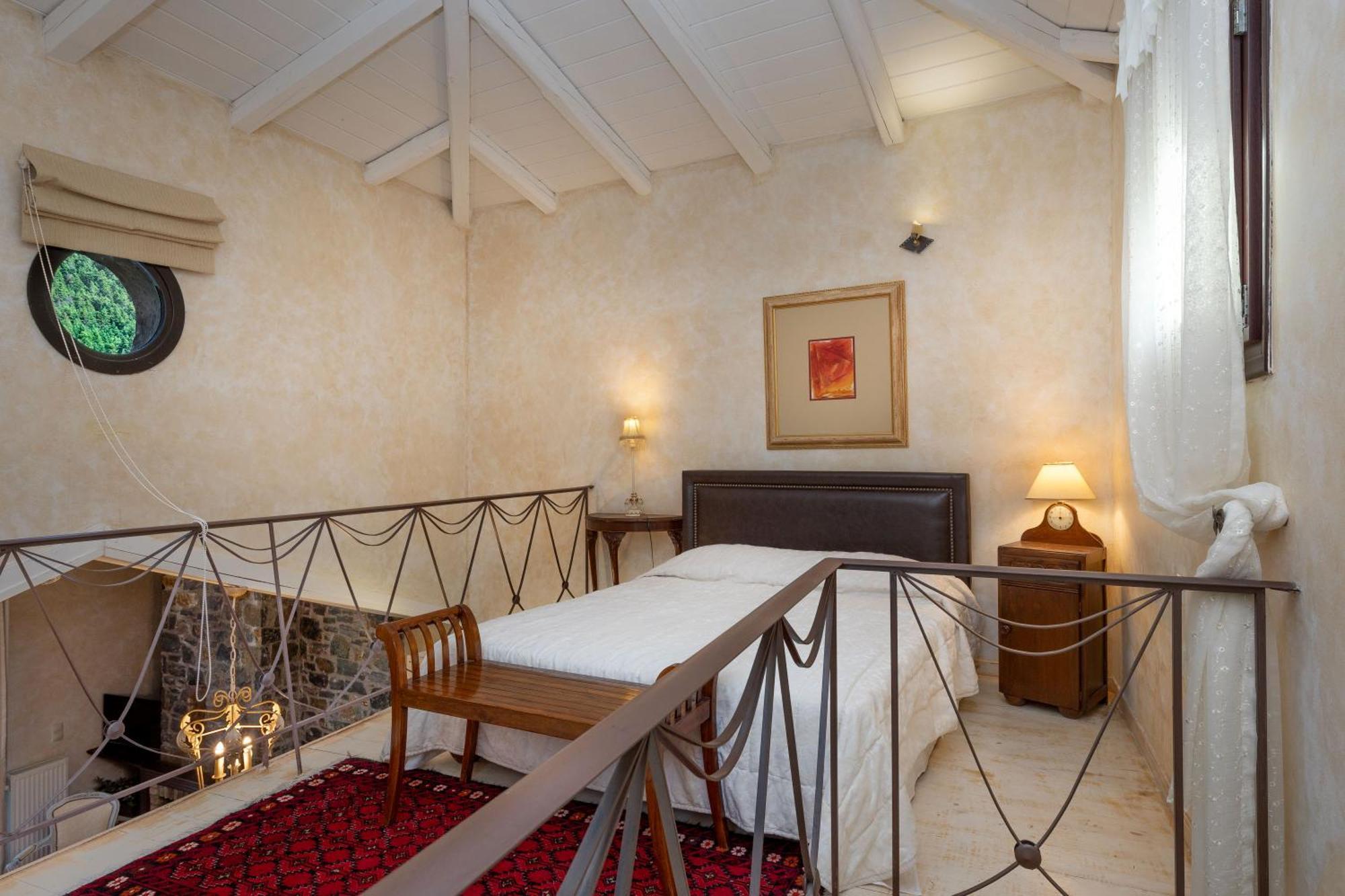 Ostra Menalon Luxury Suites Kardharás Chambre photo