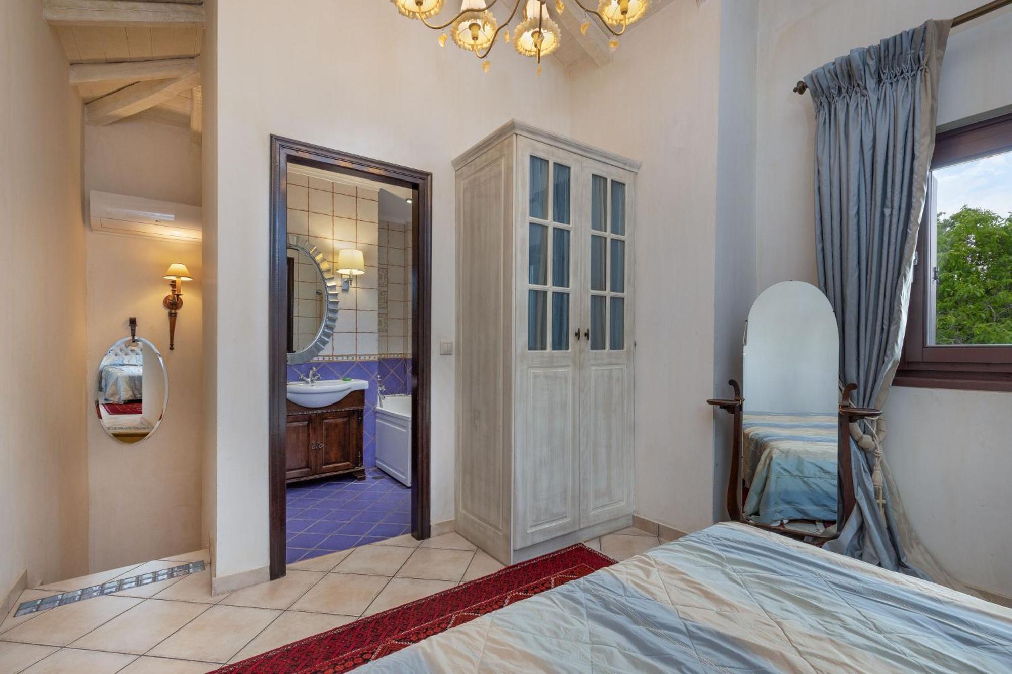 Ostra Menalon Luxury Suites Kardharás Chambre photo