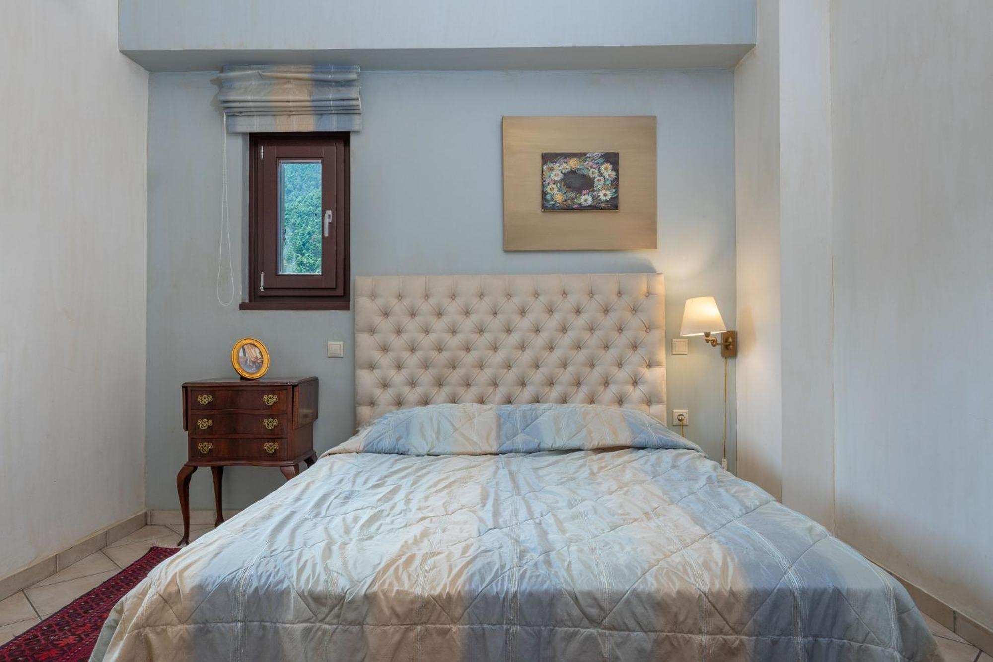 Ostra Menalon Luxury Suites Kardharás Chambre photo