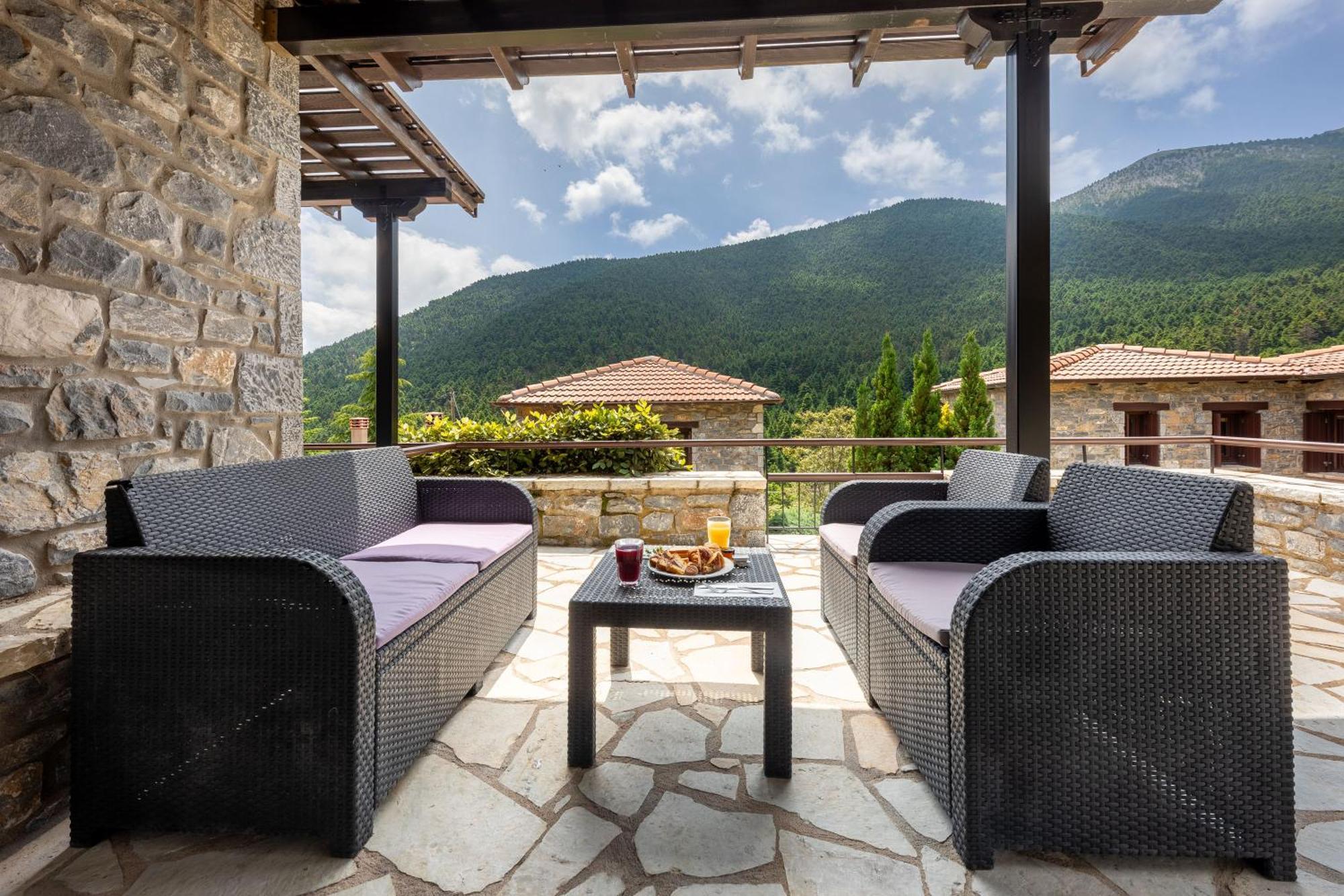Ostra Menalon Luxury Suites Kardharás Chambre photo