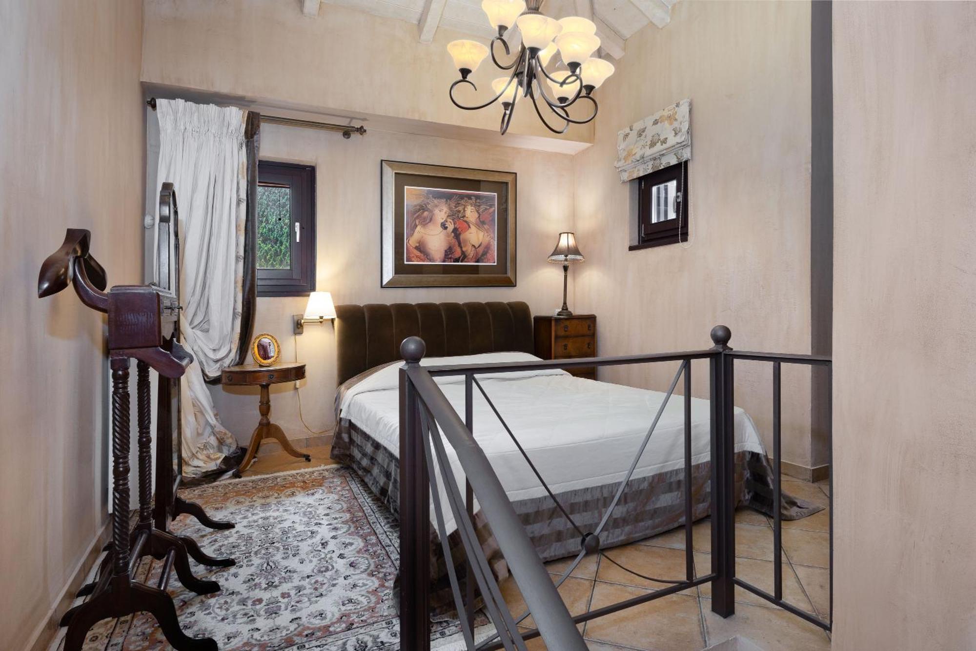 Ostra Menalon Luxury Suites Kardharás Chambre photo